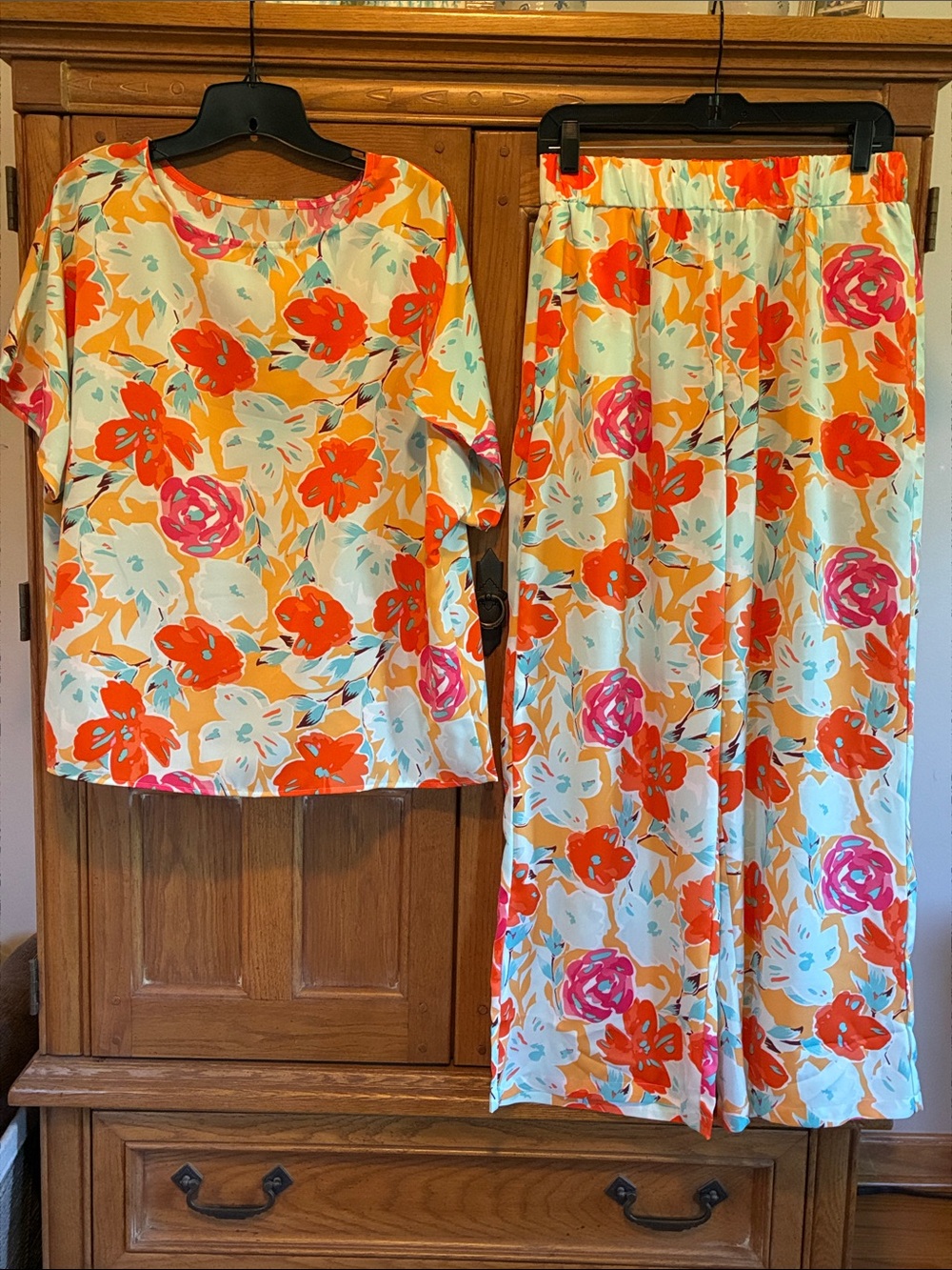 NEW Two pc Floral Set Pant Top Blouse Size L